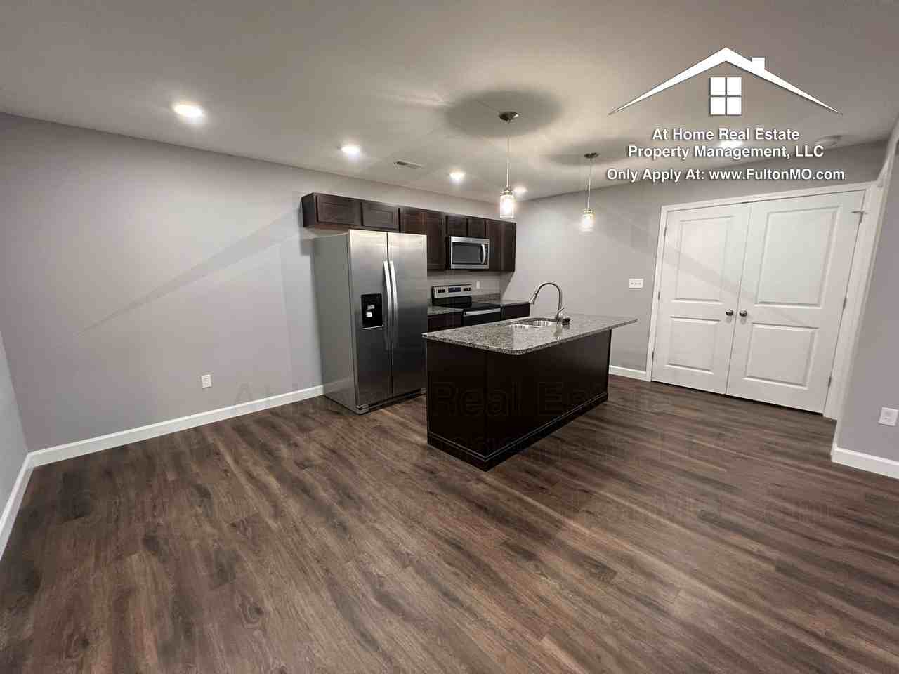 2620 N Bluff St - Photo 3 of 19
