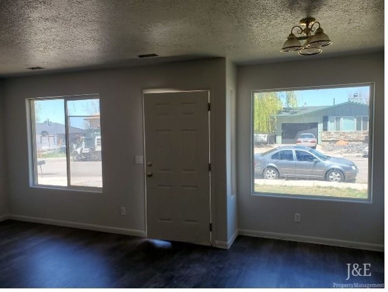 98 Robbers Roost Ln - Photo 2 of 9