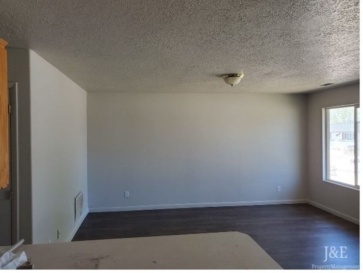 98 Robbers Roost Ln - Photo 3 of 9