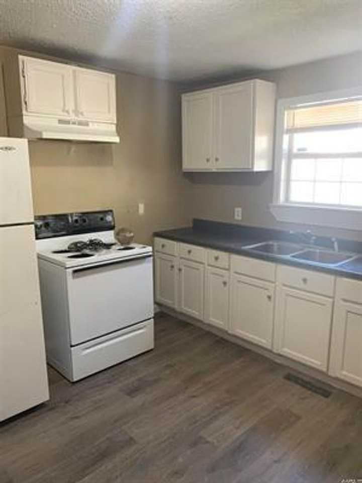 222 Curtis Sykes Dr - Photo 5 of 7