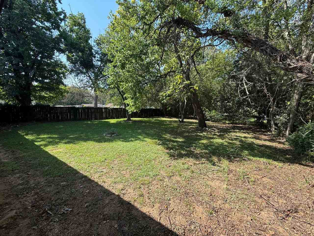 259 Empire Rd - Photo 4 of 12