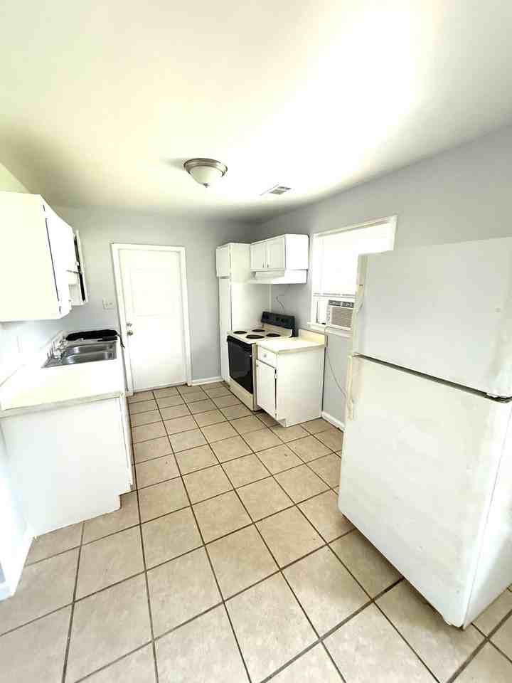 259 Empire Rd - Photo 5 of 12