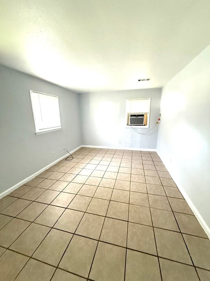259 Empire Rd - Photo 7 of 12