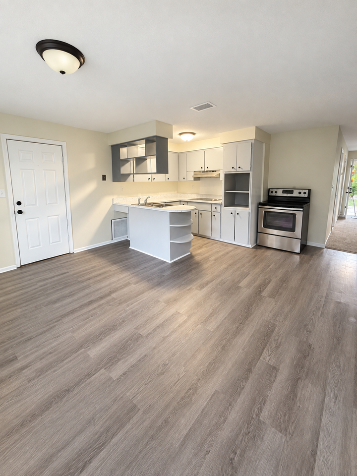 1464 Richmond Ave - Photo 3 of 14