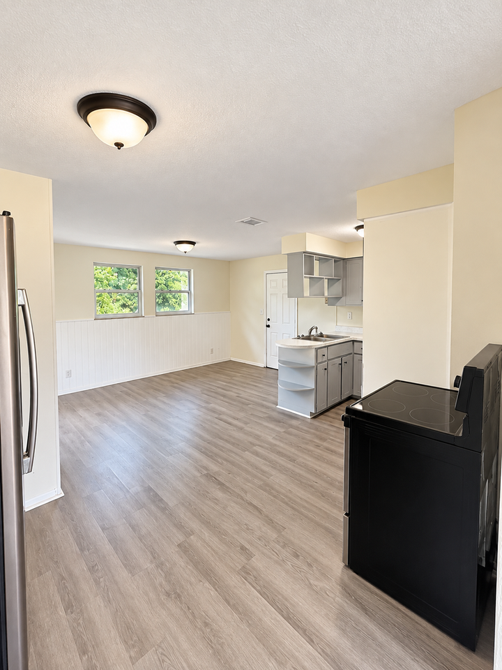 1464 Richmond Ave - Photo 6 of 14