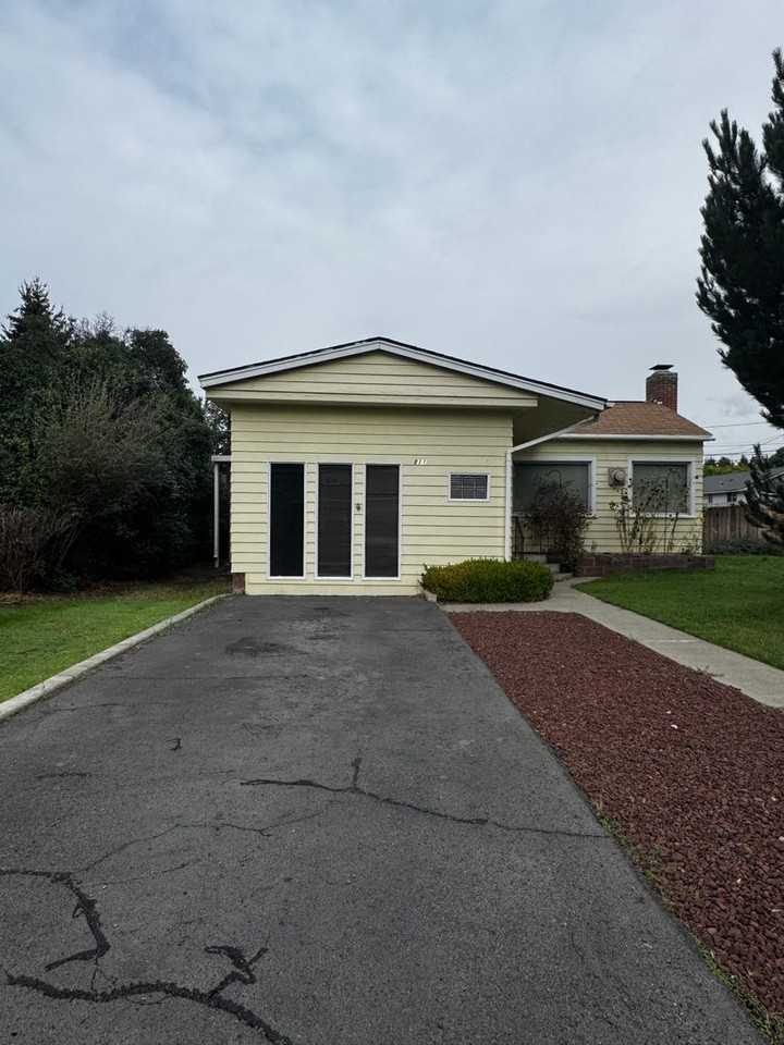 811 E Spokane Ave - Photo 2 of 17