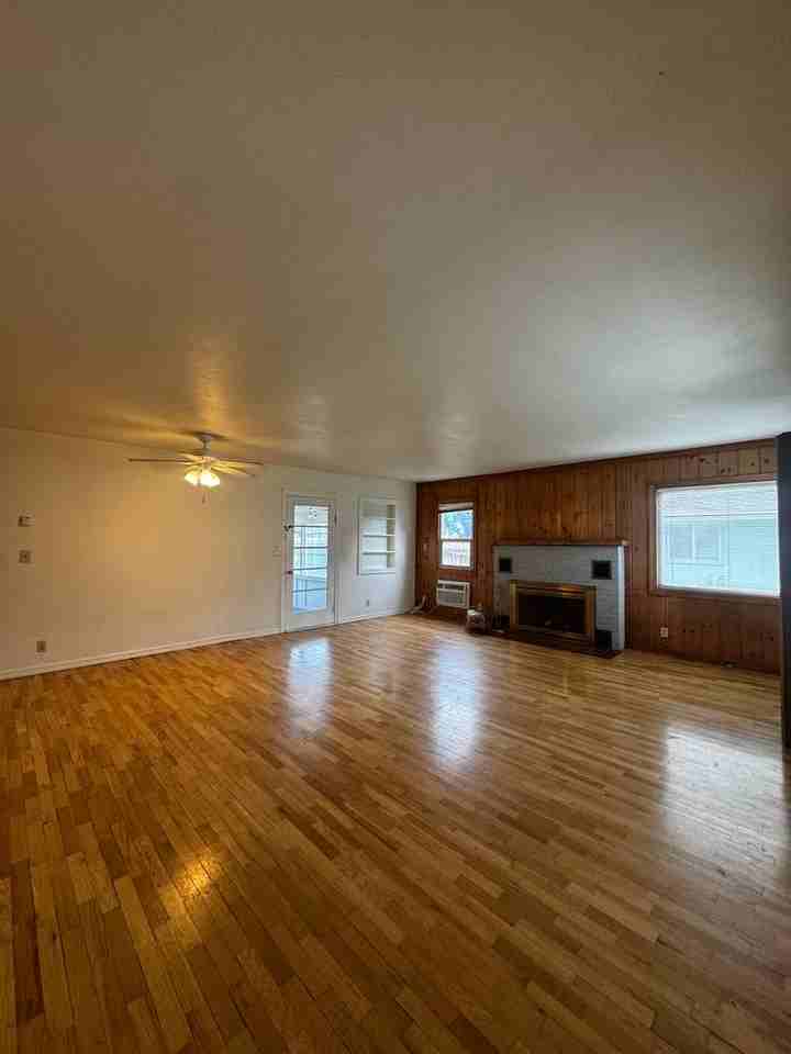 811 E Spokane Ave - Photo 5 of 17