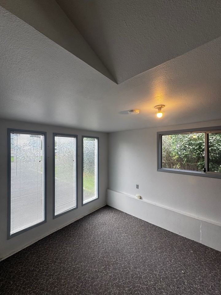 811 E Spokane Ave - Photo 6 of 17