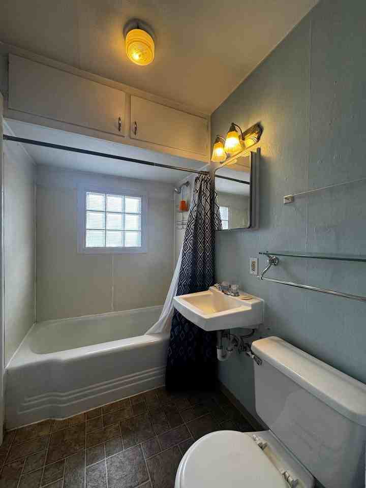 203 S Pine St - Photo 6 of 8