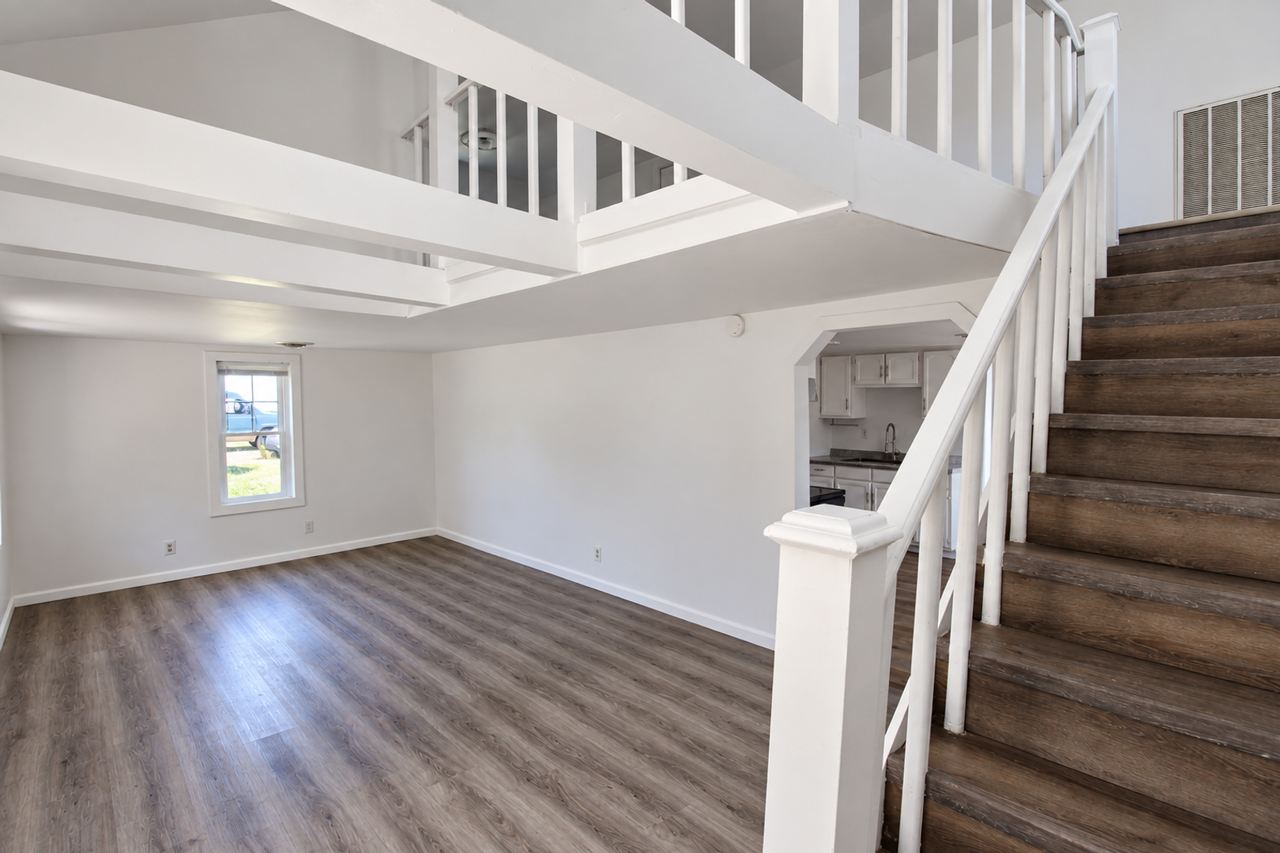 730 E 20th St - Photo 2 of 23