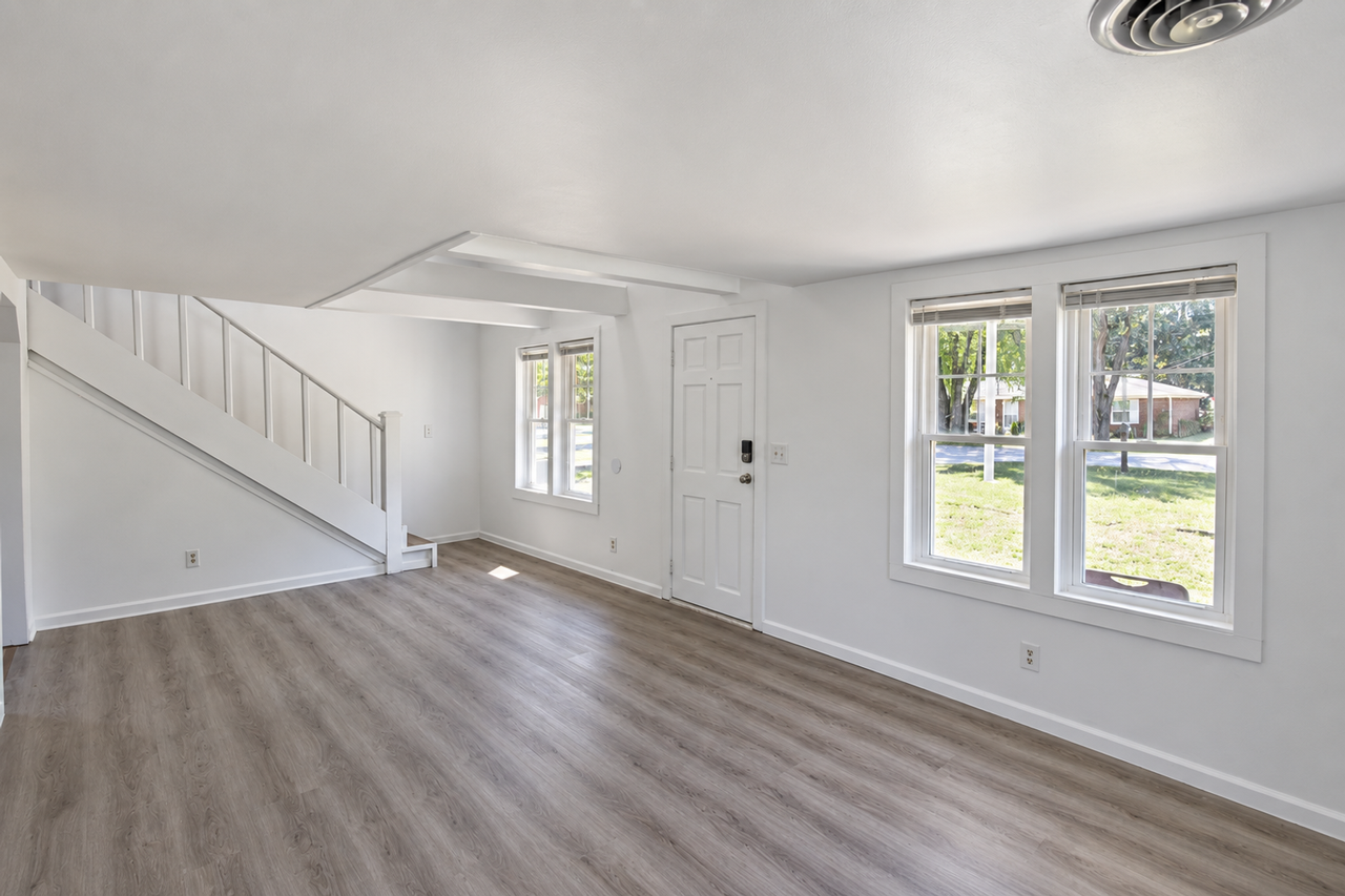 730 E 20th St - Photo 3 of 23