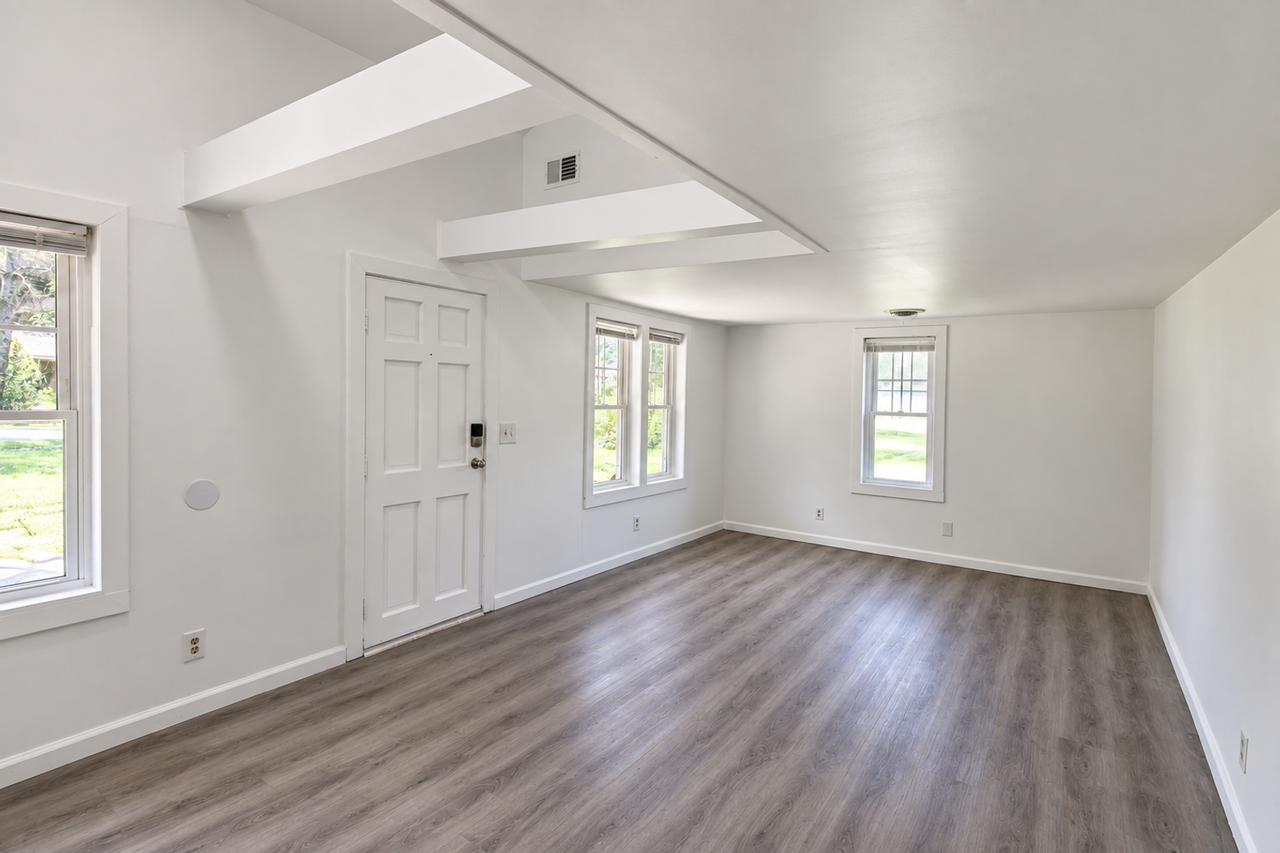 730 E 20th St - Photo 4 of 23