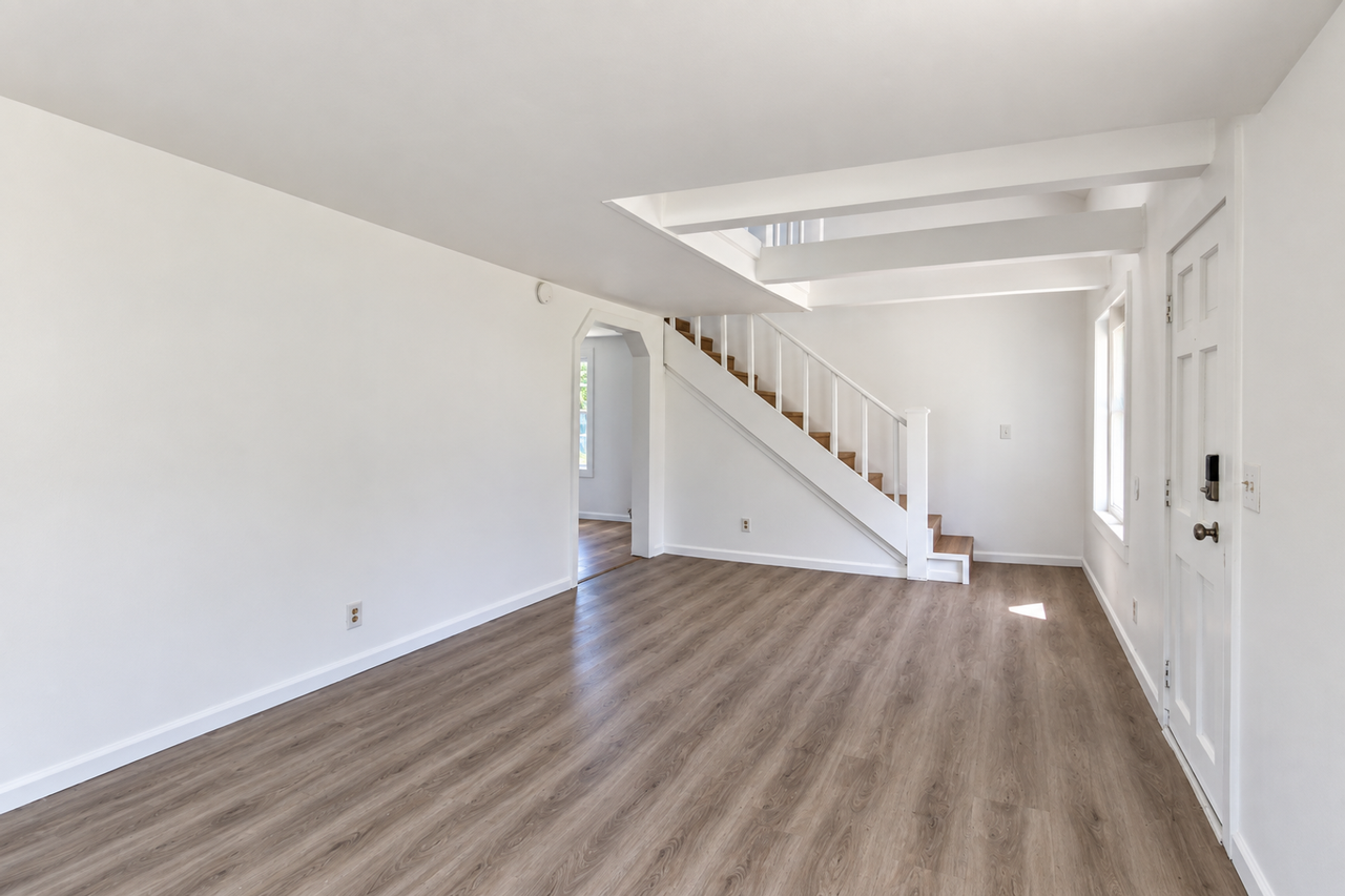 730 E 20th St - Photo 5 of 23