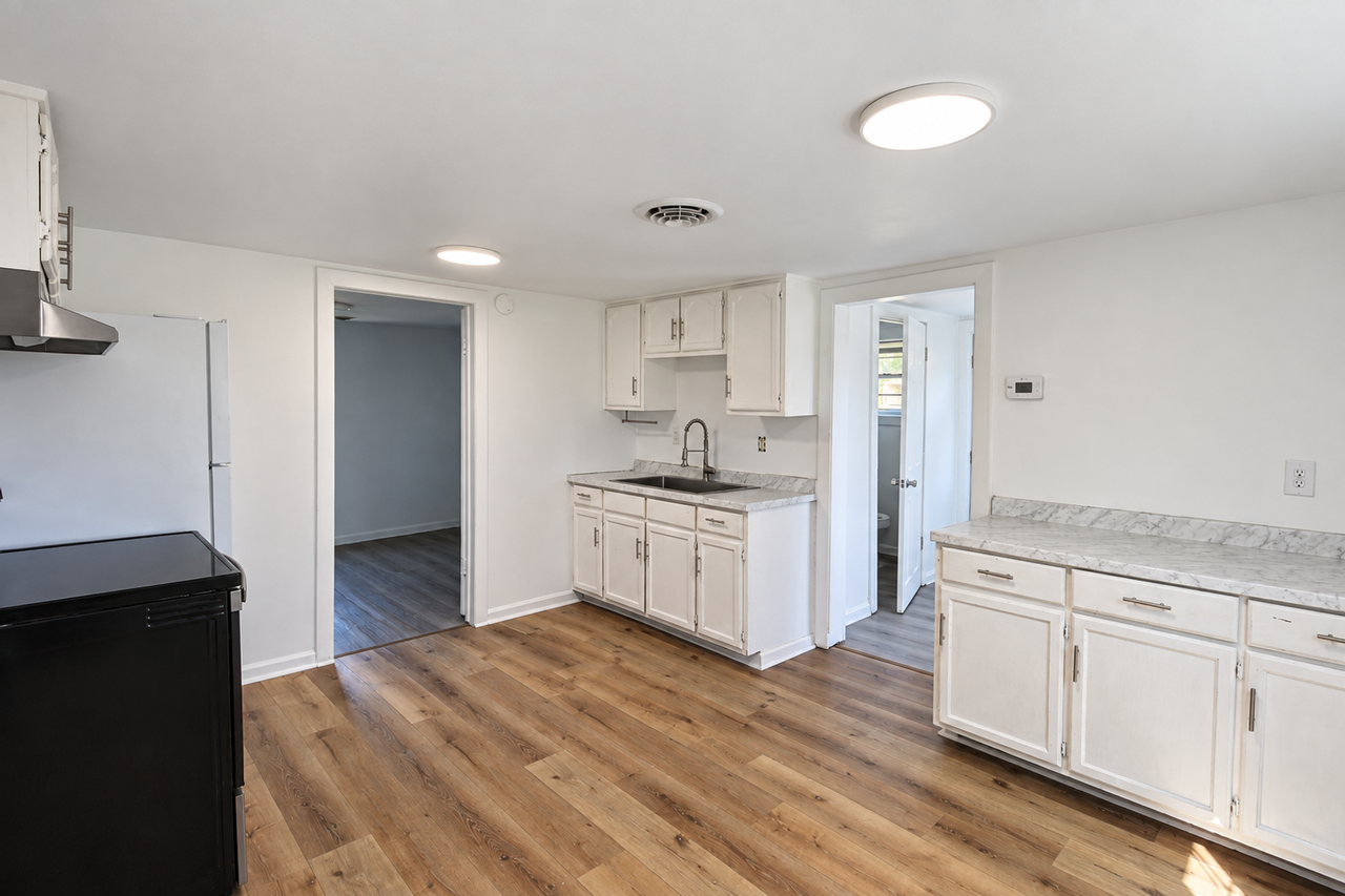 730 E 20th St - Photo 7 of 23