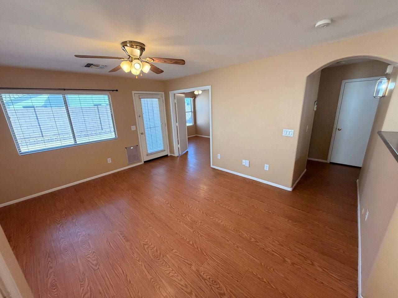 16504 W Moreland St - Photo 3 of 23