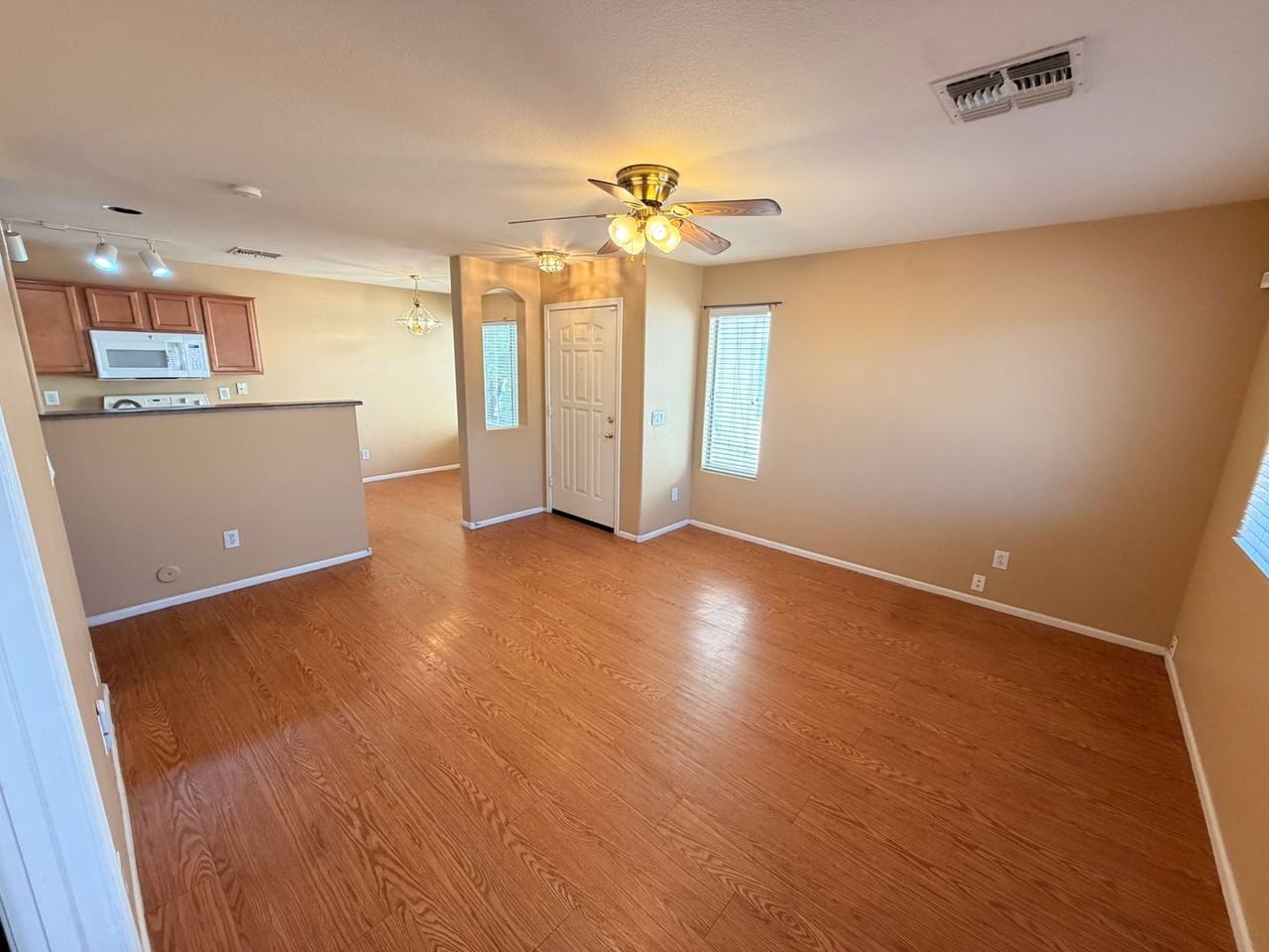 16504 W Moreland St - Photo 4 of 23