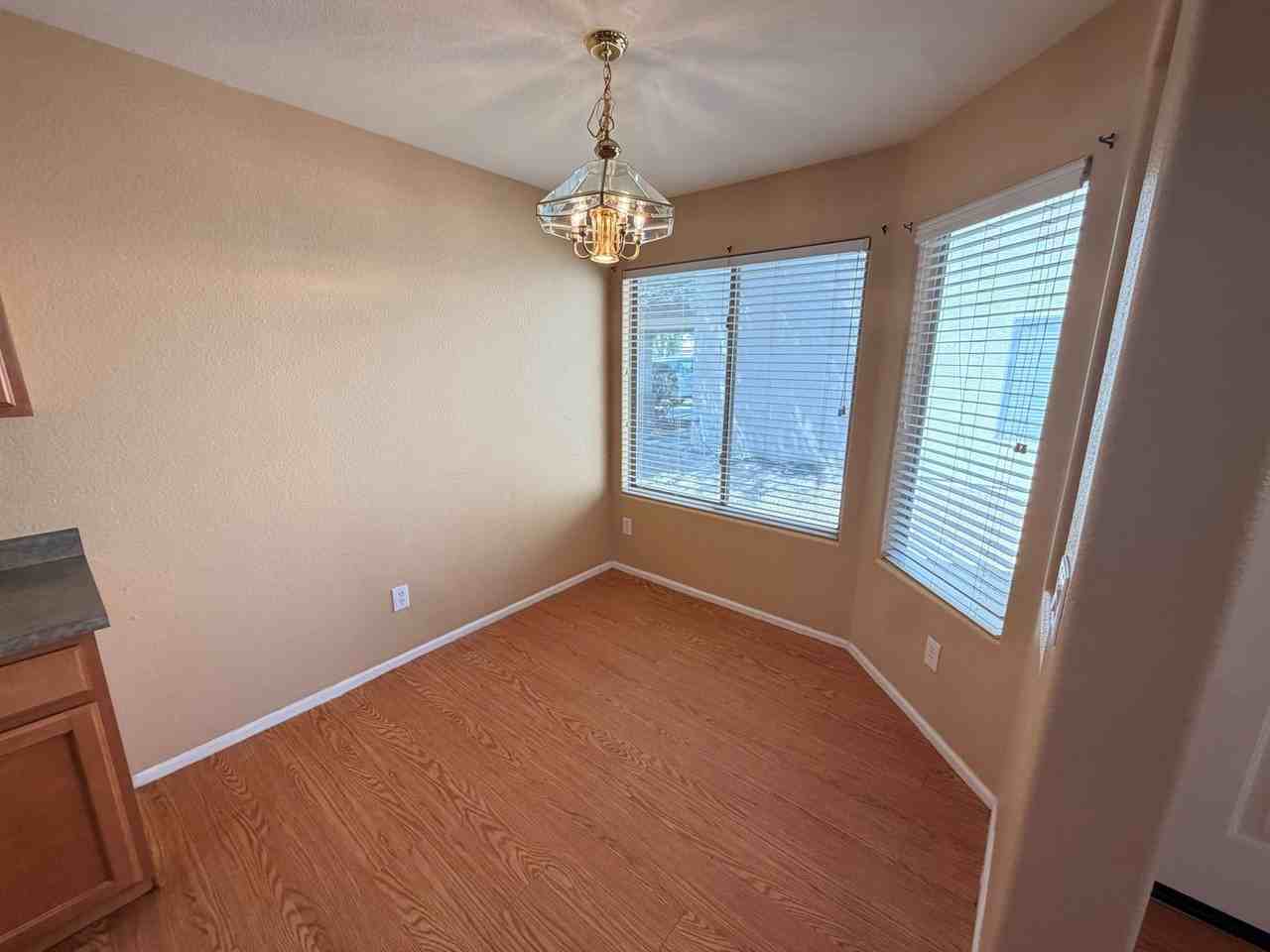 16504 W Moreland St - Photo 5 of 23