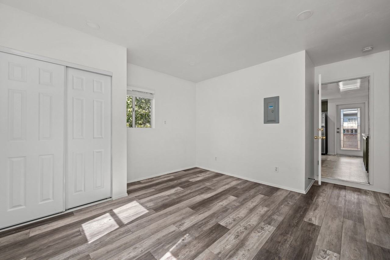 6467 Cleo St - Photo 6 of 27