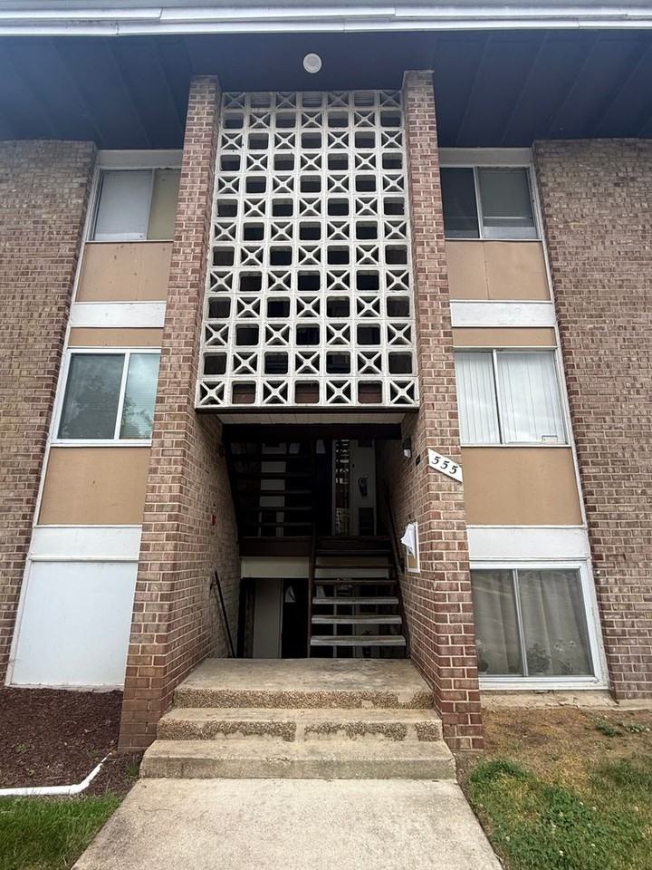 554 Wilson Bridge Dr - Photo 2 of 19