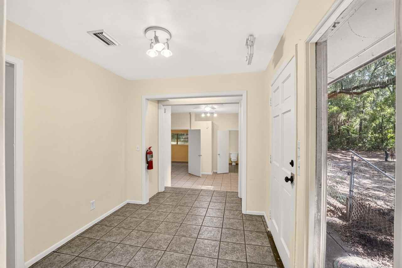 1000 Sw 9th St - Photo 3 of 50