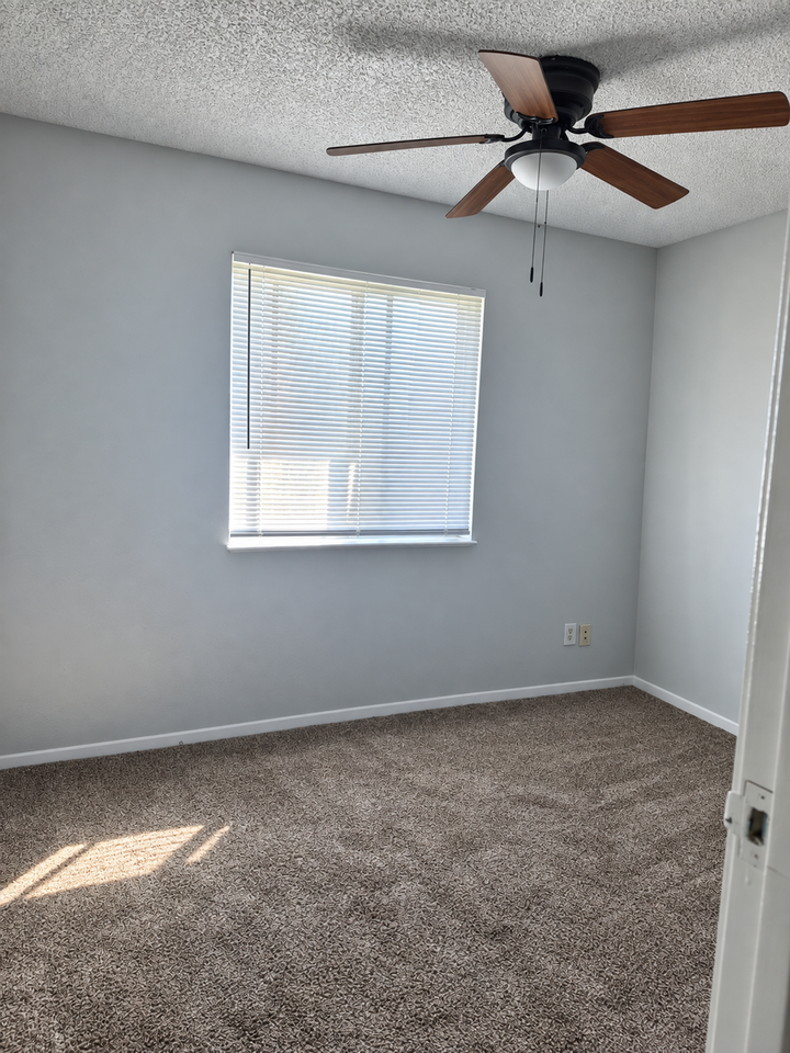 Candlelite Apartments - Photo 2 of 14