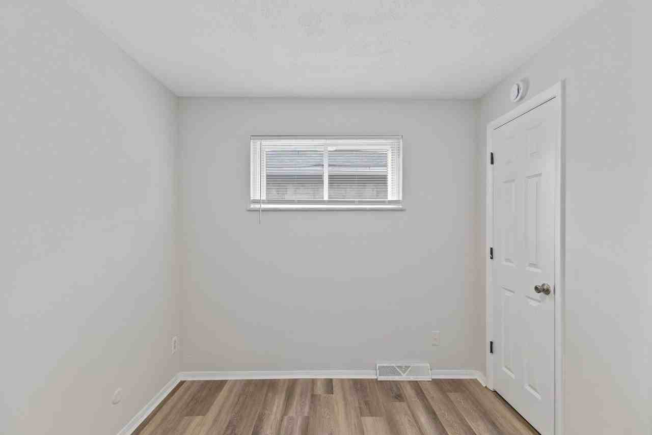 1106 Hollywood Ave - Photo 7 of 32