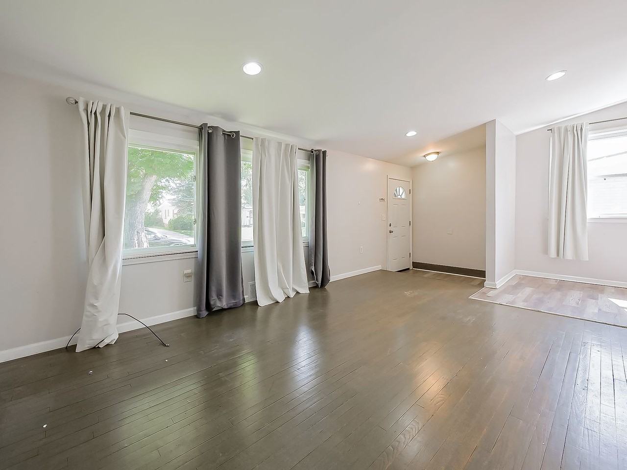 477 Moore St - Photo 4 of 35