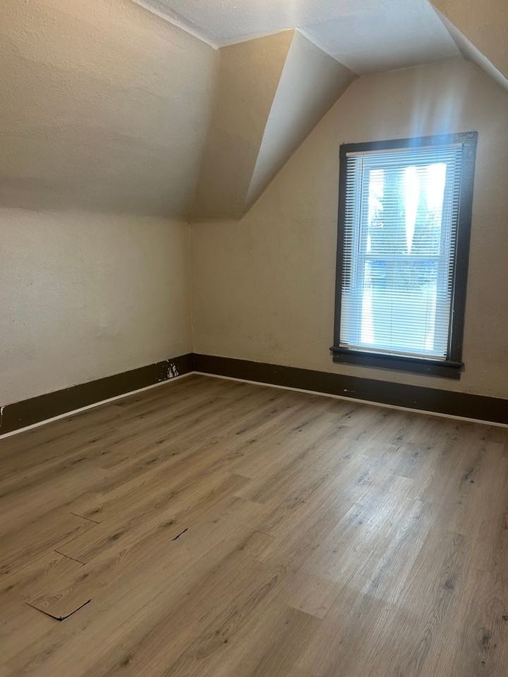 413 Conger St - Photo 5 of 8