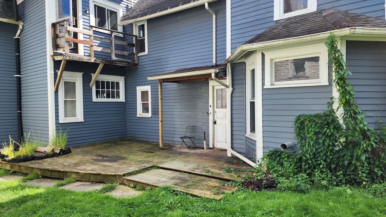 208 Congress St - Photo 2 of 11