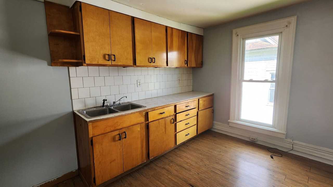 208 Congress St - Photo 3 of 11
