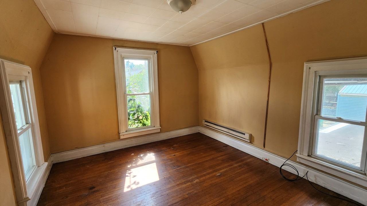 208 Congress St - Photo 4 of 11