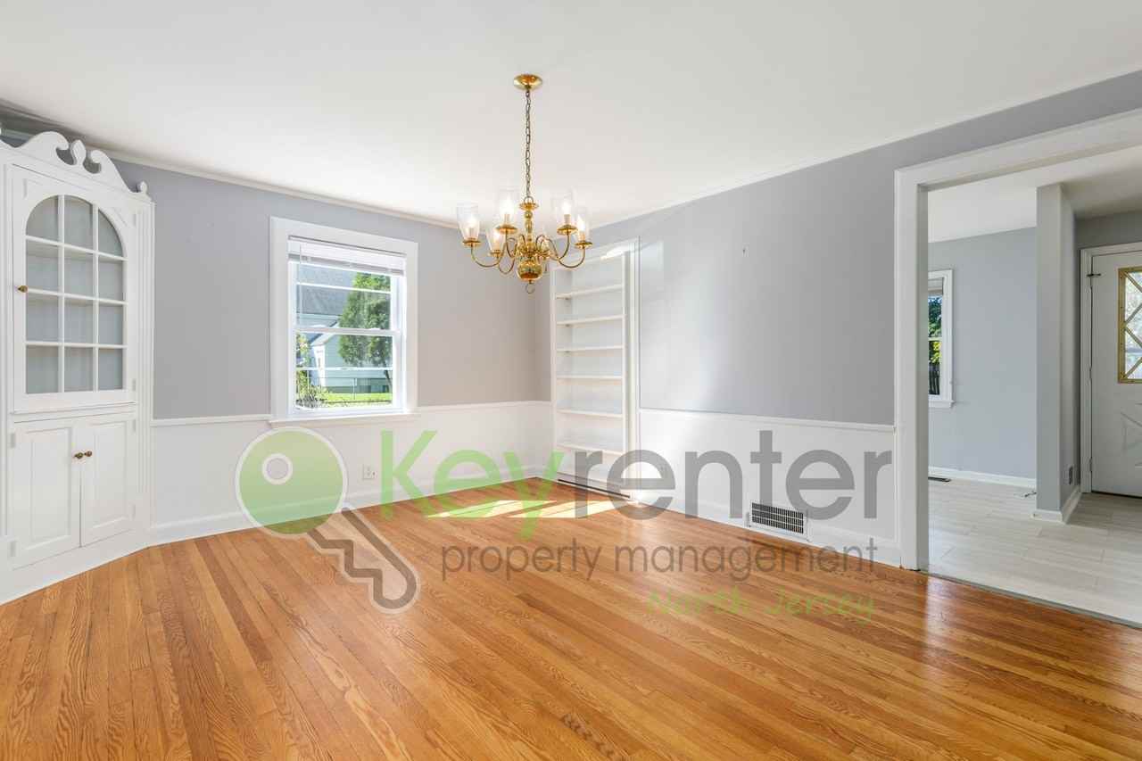 355 Watchung Ave - Photo 4 of 27