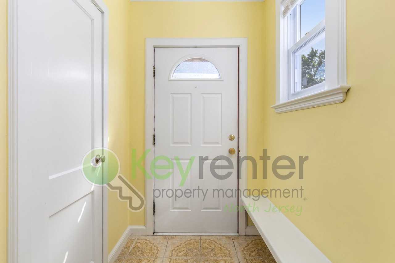 355 Watchung Ave - Photo 6 of 27