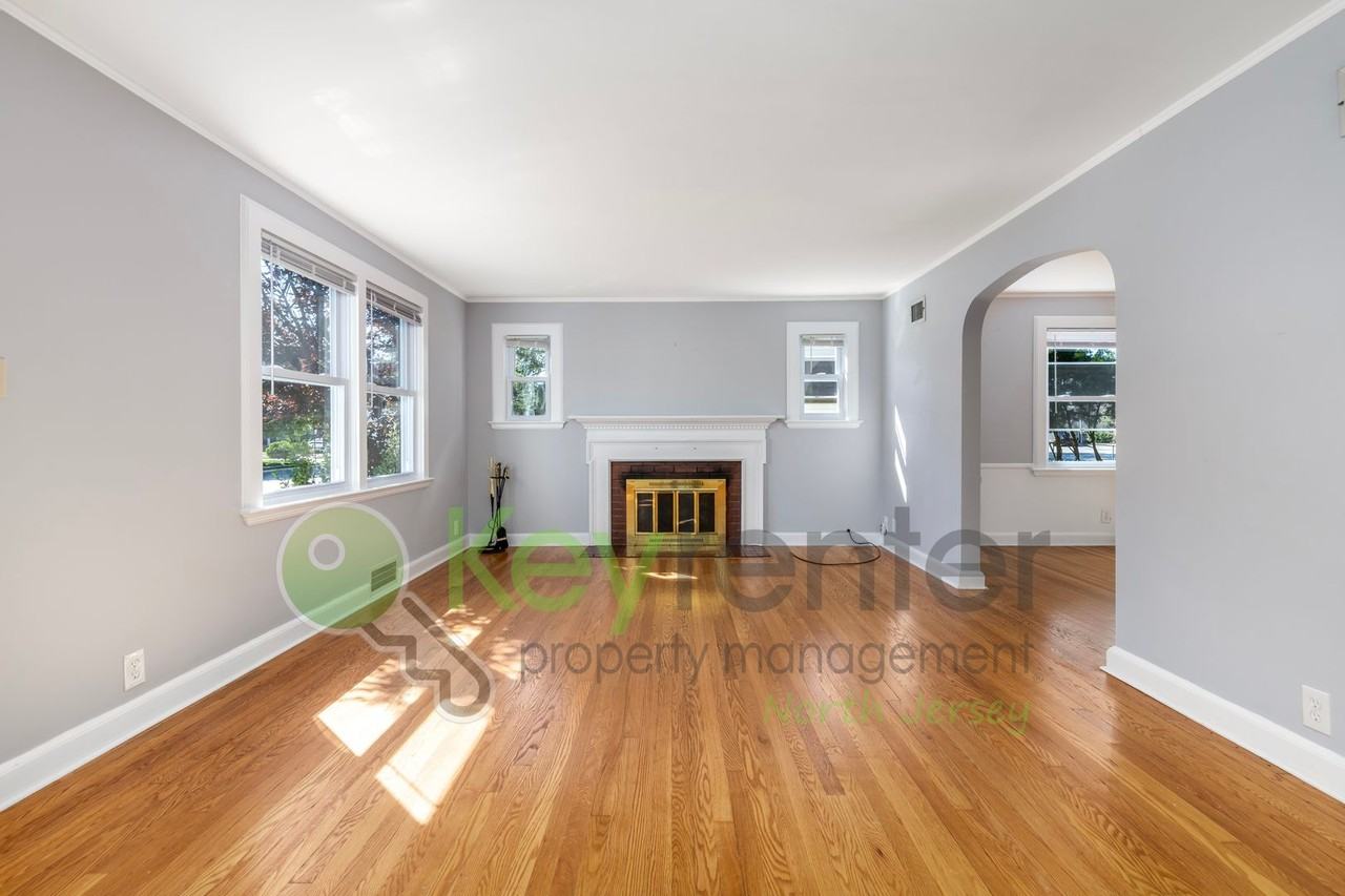 355 Watchung Ave - Photo 7 of 27