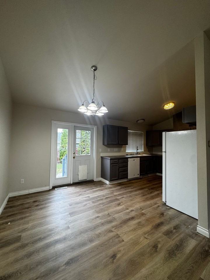 2203 N Abbey Glen Ct - Photo 7 of 17