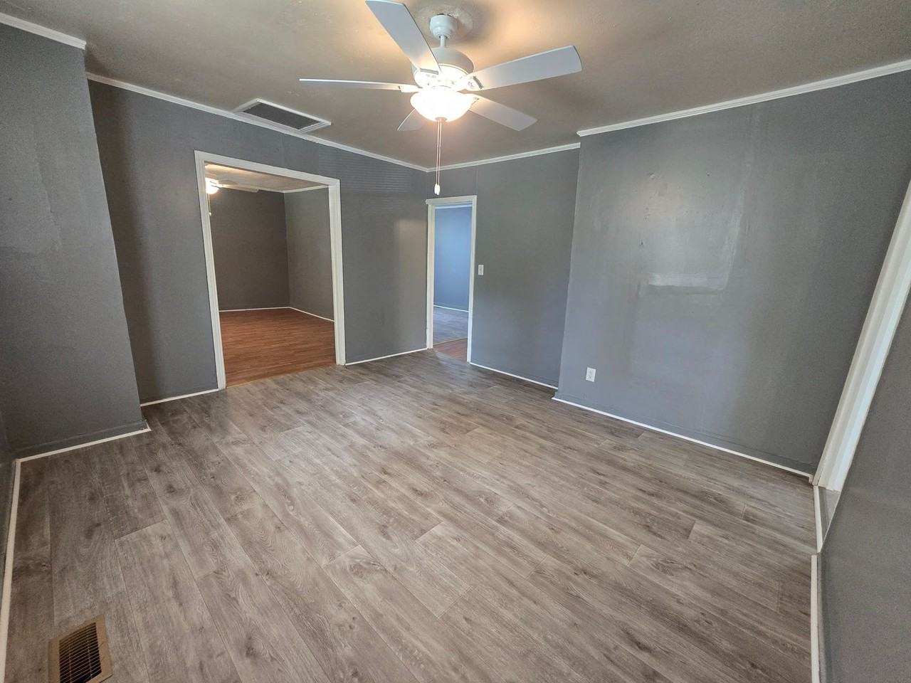 3401 Meade St - Photo 5 of 15