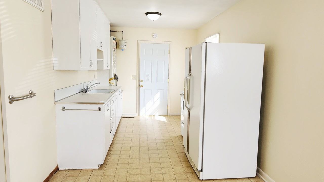 214 E Denver St - Photo 5 of 17