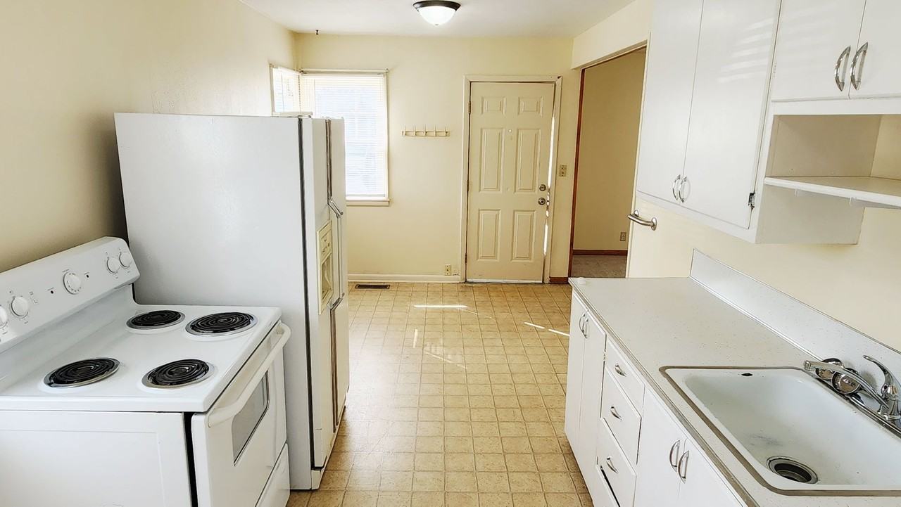 214 E Denver St - Photo 7 of 17