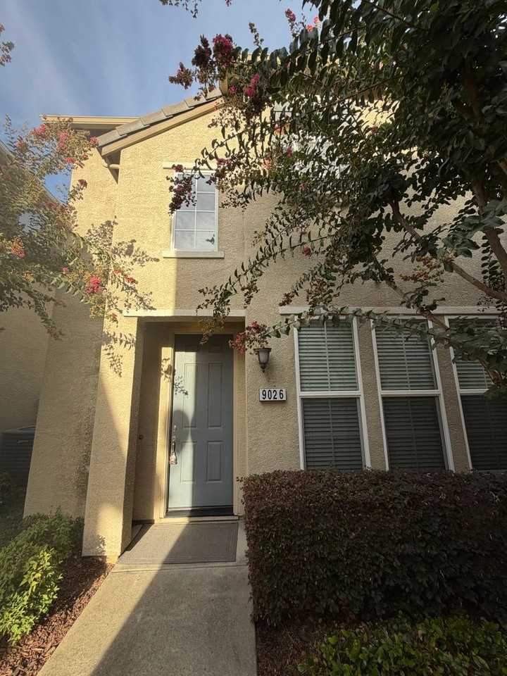 9026 Crescenda Ln - Photo 3 of 27