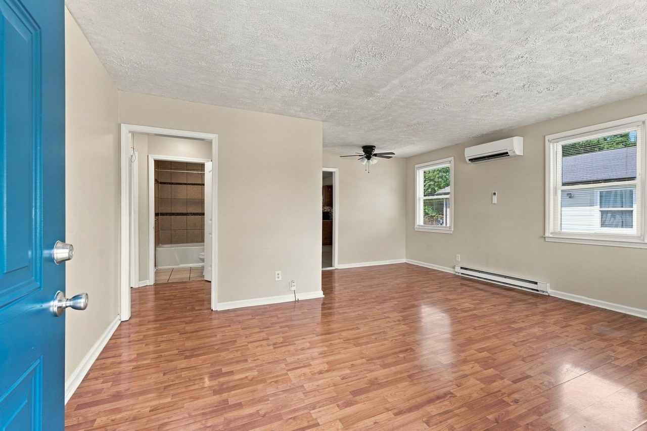 909 42nd Ave N - Photo 6 of 33