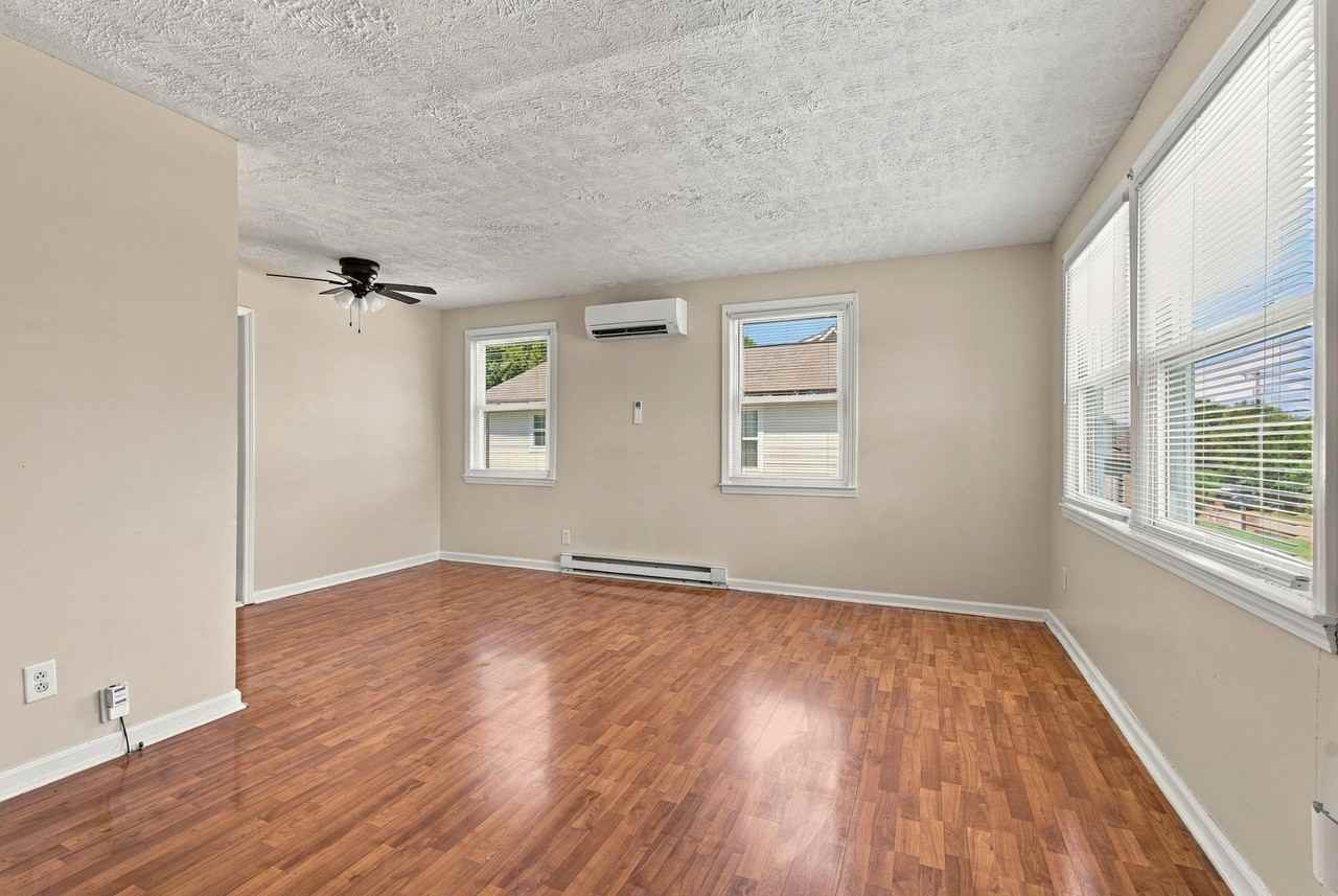 909 42nd Ave N - Photo 7 of 33