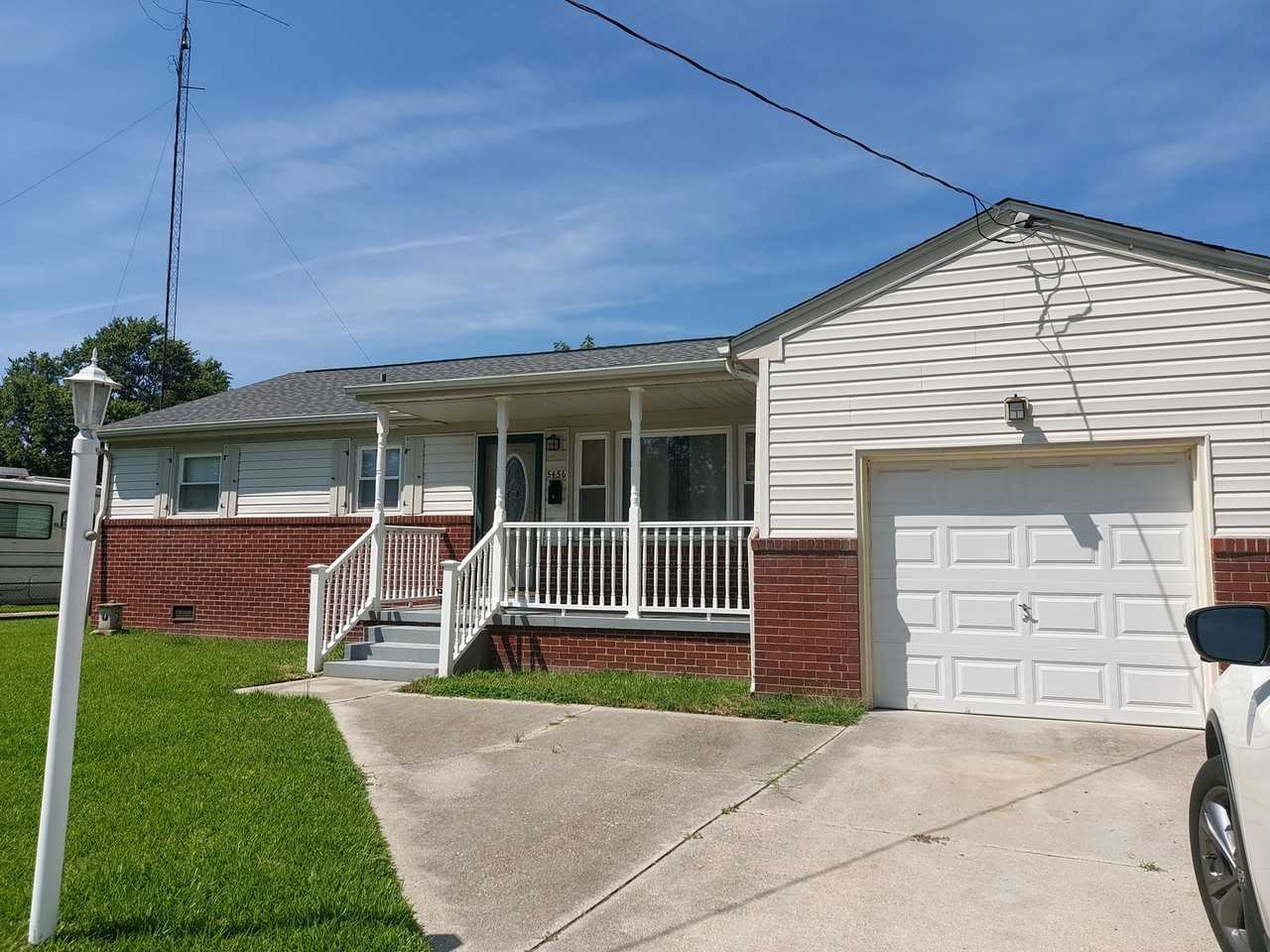5456 Shadowwood Dr - Photo 2 of 38