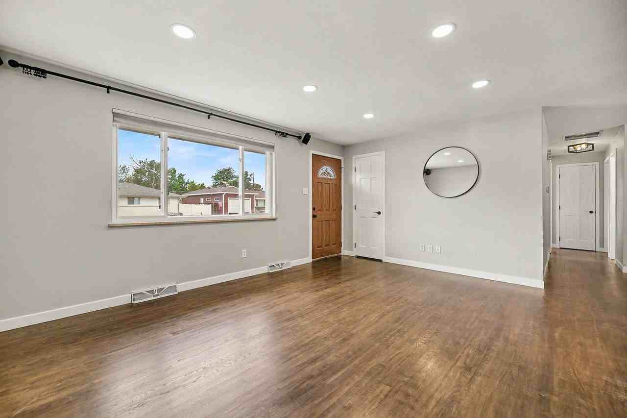 6762 Harlan St - Photo 3 of 31