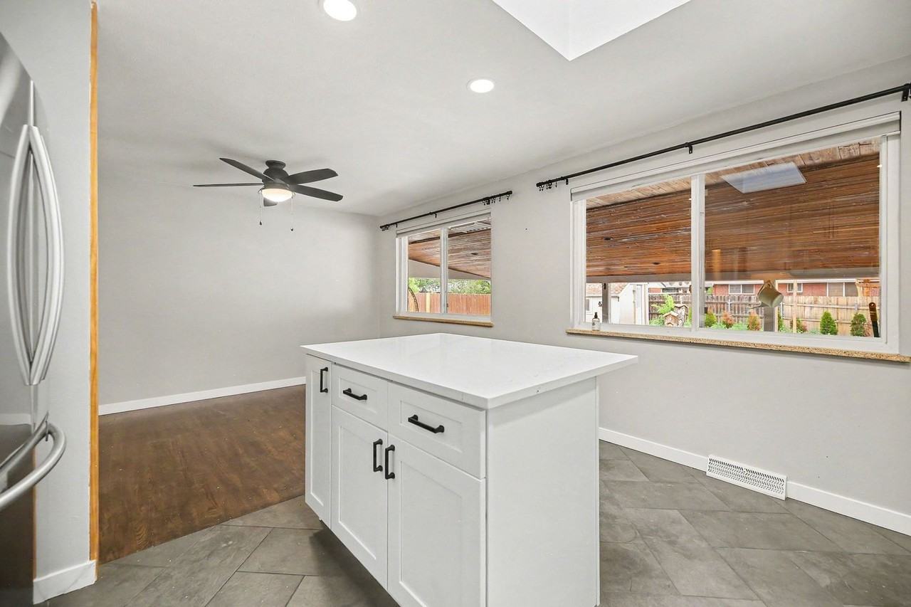 6762 Harlan St - Photo 5 of 31