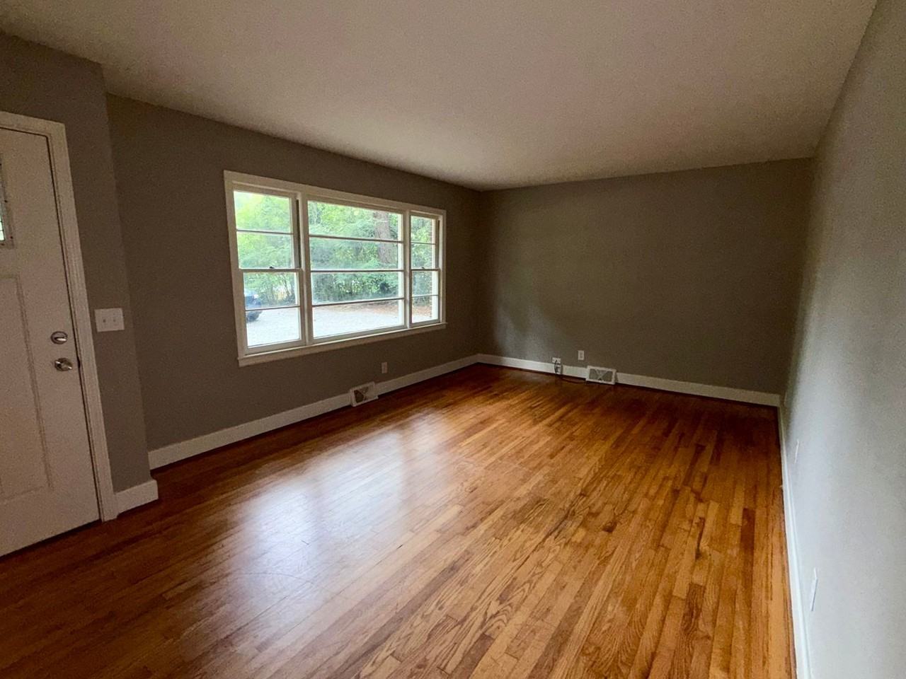 206 Wesley St - Photo 2 of 8