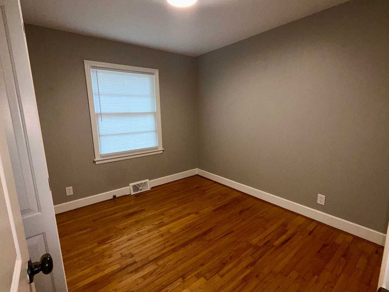 206 Wesley St - Photo 5 of 8