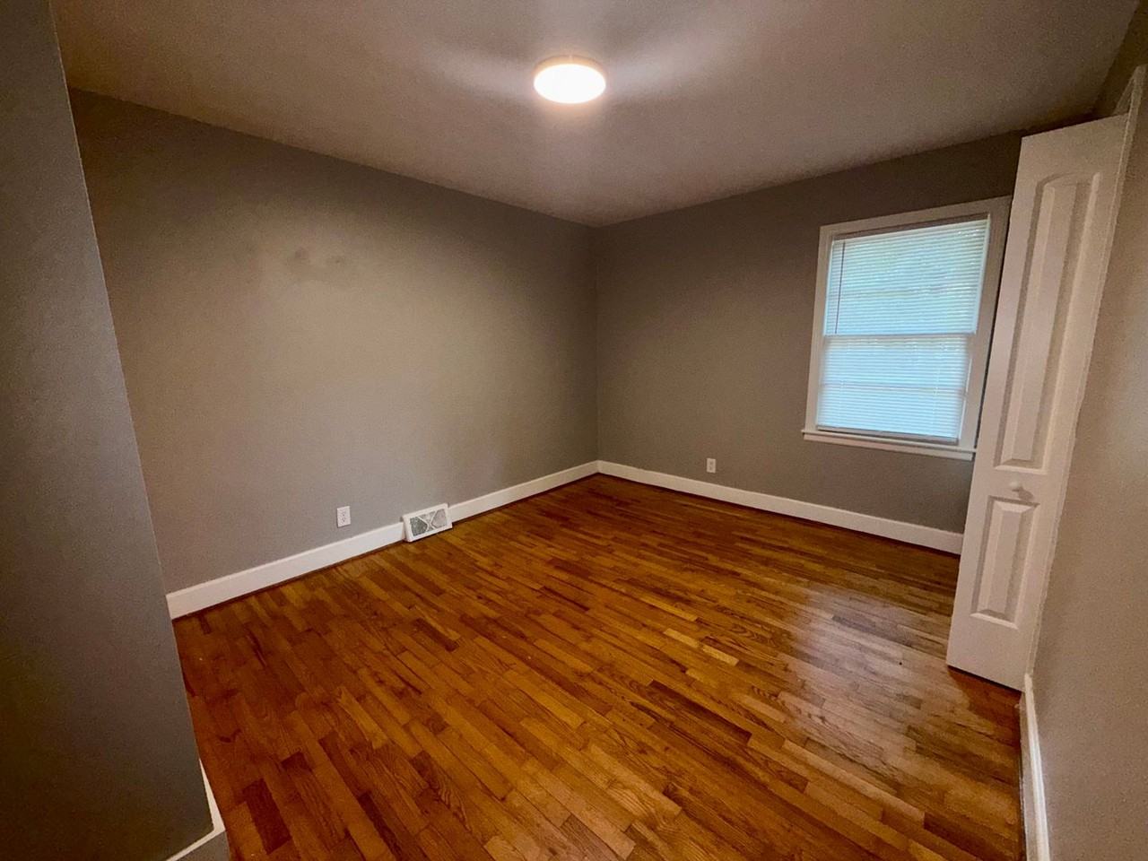 206 Wesley St - Photo 6 of 8
