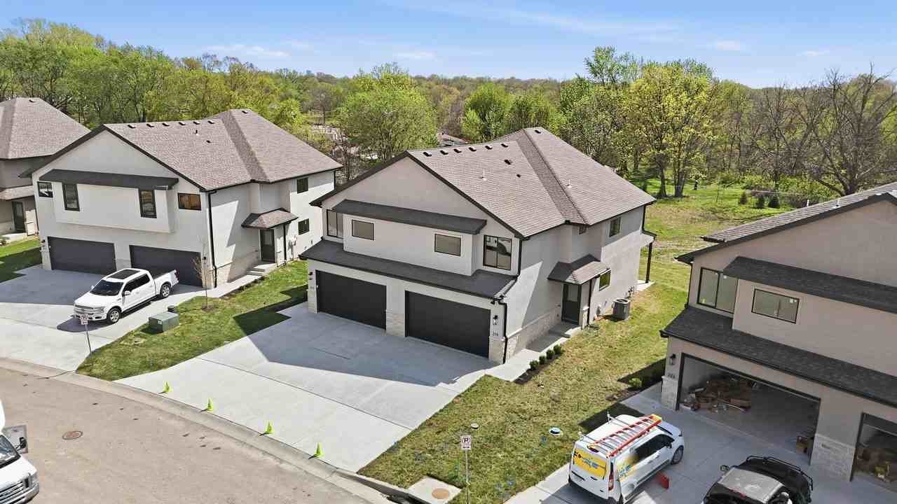 216 216 NW Orchard Ln - 216 NW Orchard - Photo 3 of 42