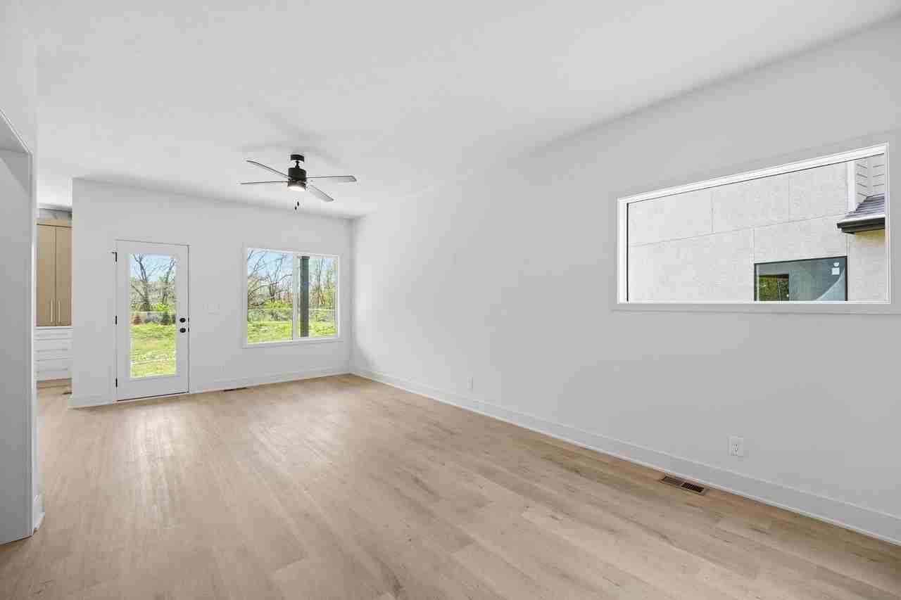 216 216 NW Orchard Ln - 216 NW Orchard - Photo 5 of 42