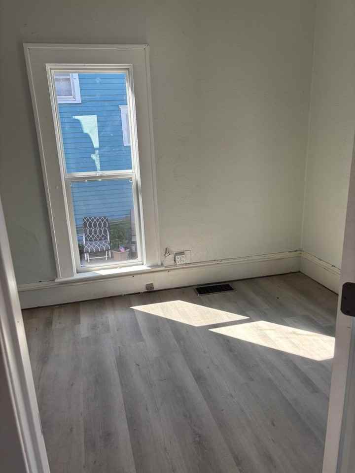 819 W 11th St - Photo 6 of 10